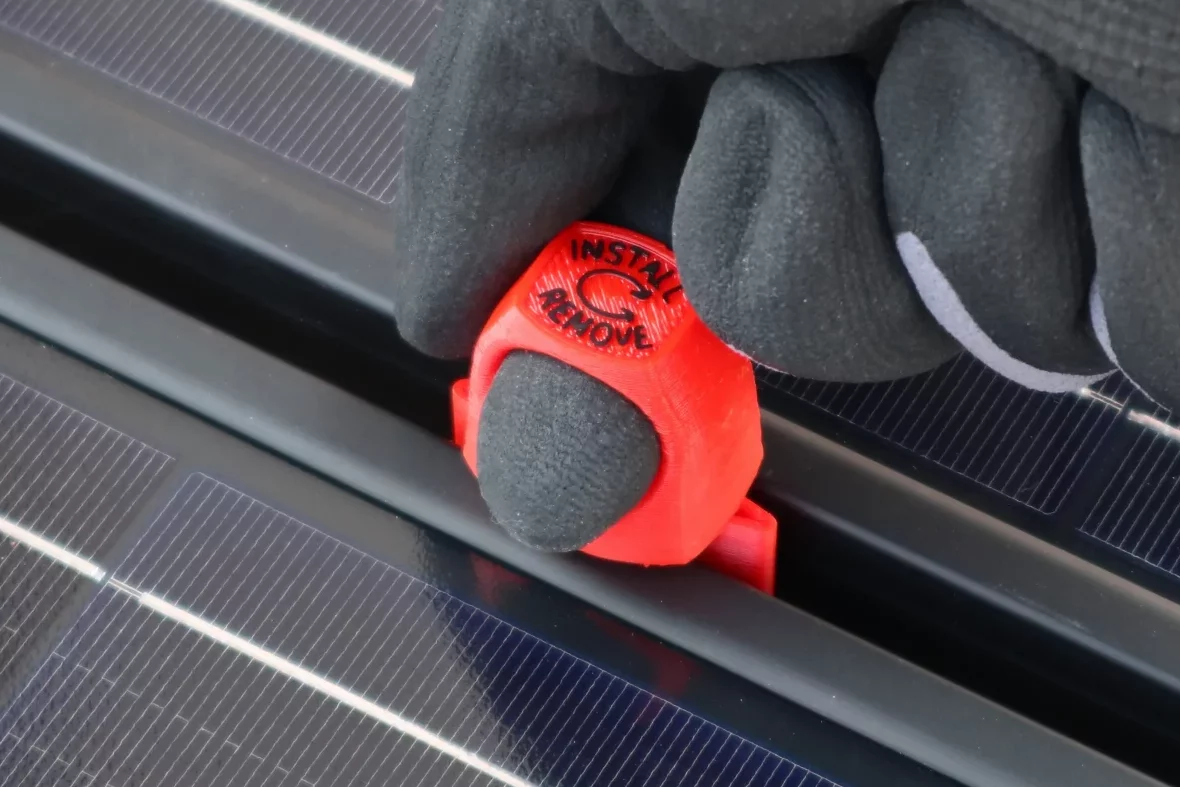 mod spacer between two solar panels with hand